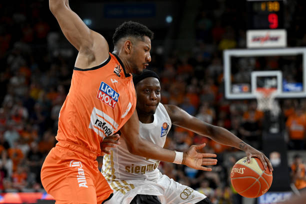 以担任中锋 以担任中锋